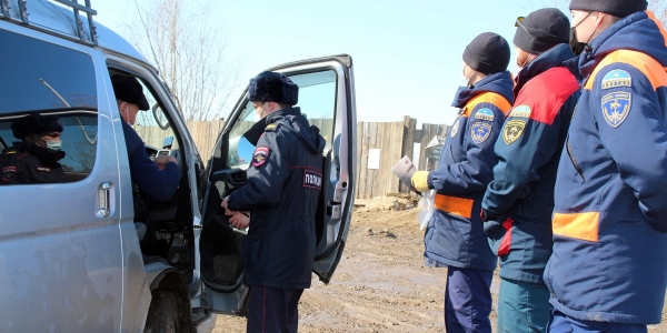 Транспортная полиция и Служба спасения проводят акцию «Безопасный лед»