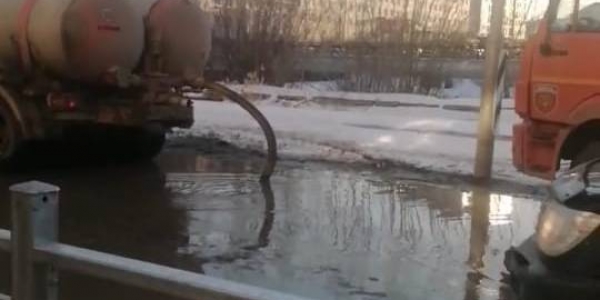 В Якутске продолжается откачка талых вод
