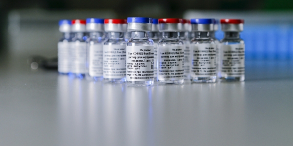 Врачи советуют получить вакцину против ковида даже при наличии антител