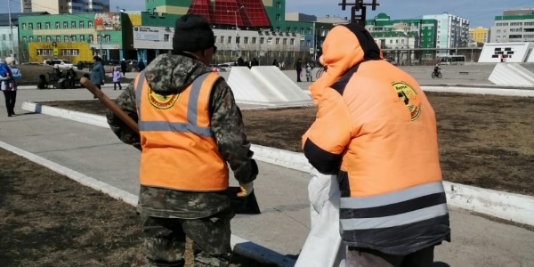 Площадь Победы и мемориал «Солдат Туймаады» готовят к празднику