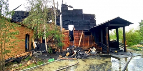 Четыре человека погибли при пожаре в доме на улице Луговая
