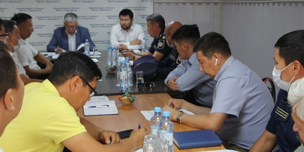 Евгений Григорьев провел совещание по пожарной безопасности пригородных сел Якутска