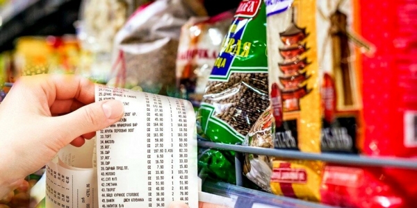 В Томпонском районе завышали цены на социально-значимые продукты питания