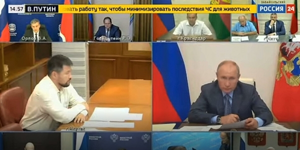 Глава Якутска доложил Путину о ситуации с лесным пожаром на границе города. Видео