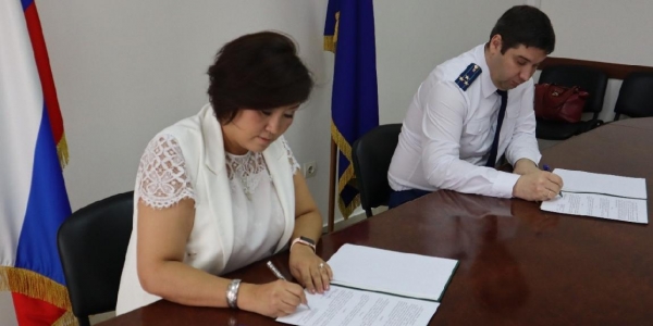 Подписано Соглашение о взаимодействии между Прокуратурой Якутии и Уполномоченным по защите прав предпринимателей в РС (Я)