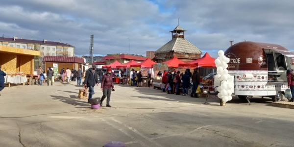 Сельхозярмарка в Якутске: цены растут, а продукции и покупателей все меньше