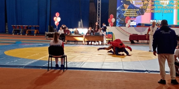 Сотрудники якутской Росгвардии и спортсмены из Бурятии выиграли турнир по самбо в Якутске