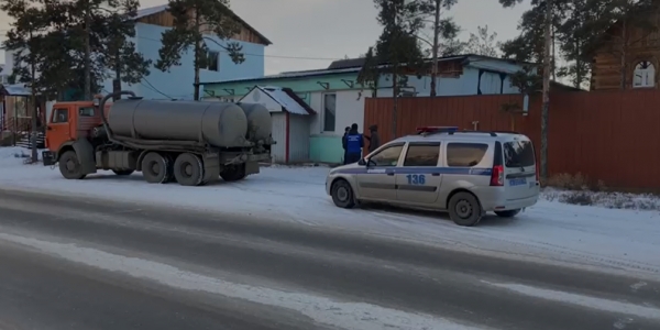 В Якутске задержан водитель за слив фекалий