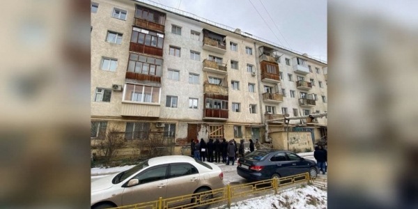 В Якутске жилой дом оказался под угрозой разрушения