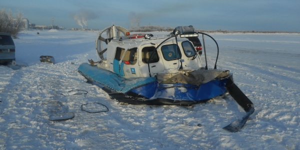 Транспортная полиция разбирается в обстоятельствах столкновения судна на воздушной подушке и автомашины на реке Лена