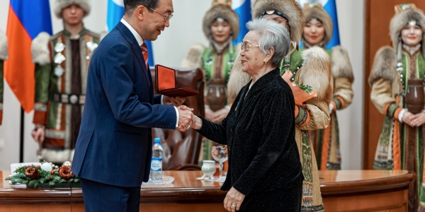 Ил Дархан вручил якутянам государственные награды за выдающиеся заслуги