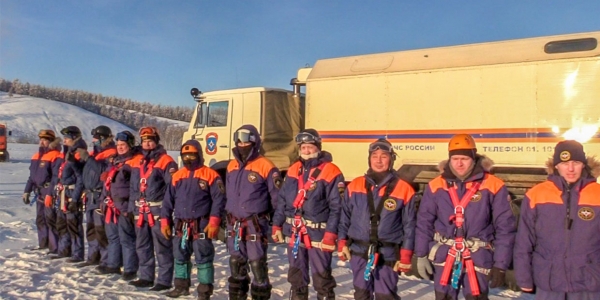 Спасатели и авиаторы МЧС России провели тренировку в районе Якутска