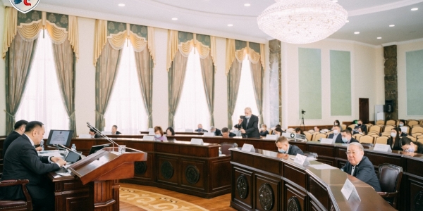 Депутаты Якутской городской Думы приняли отчет главы города Якутска