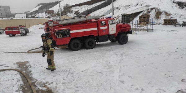 Пожар произошел в производственном цехе города Якутска