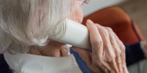 70-летняя бабушка продиктовала смс-коды незнакомке и потеряла свои сбережения
