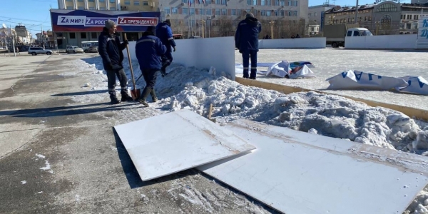 Каток «Дружба» завершает работу на площади Ленина города Якутска