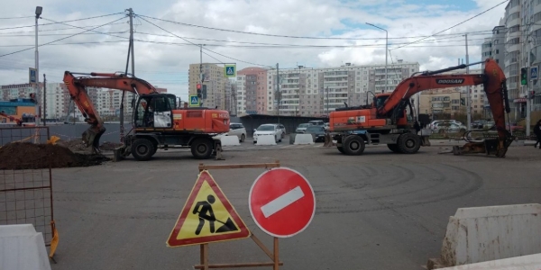 Ограничено движение транспорта на перекрестке улицы Каландаришвили и улицы Белинского в Якутске