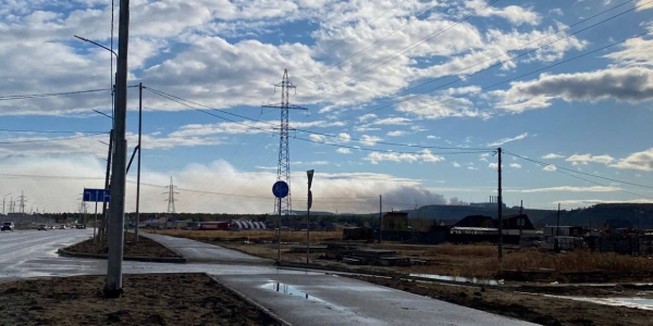 Продолжается ликвидация возгорания на городской свалке Якутска