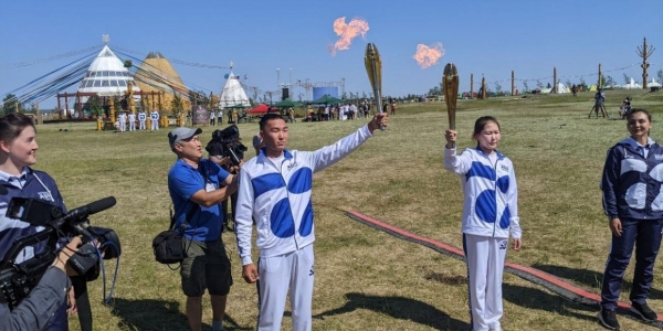 На празднике Ысыах дали старт Эстафеты огня спортивных Игр «Дети Азии»