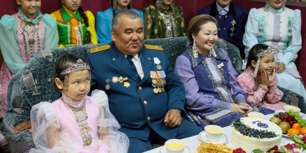 Многодетная семья из Якутии пригласила Владимира Путина на Ысыах