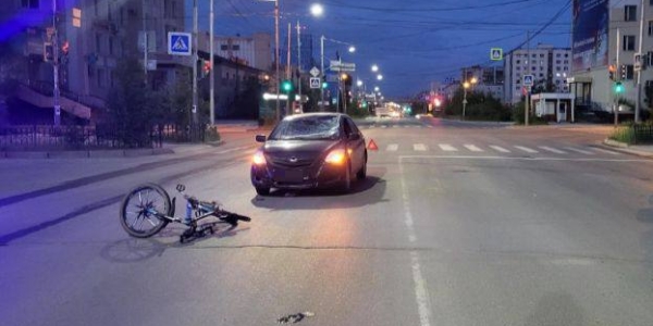 Велосипед столкнулся с автомашиной в Якутске