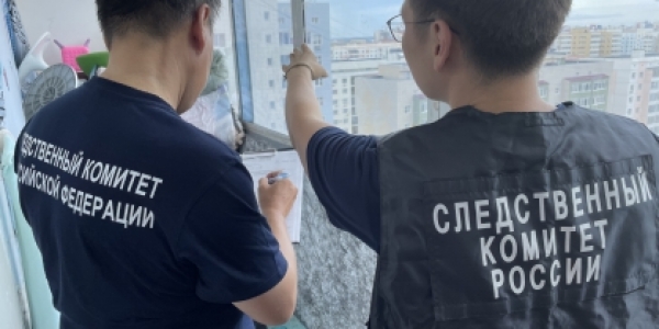 В Якутске пятилетний ребенок выпал с балкона 12 этажа