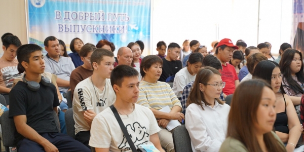 В Якутске прошел открытый диалог с абитуриентами поступающими на среднее профессиональное образование