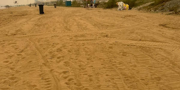 В Якутске администрация пляжа призывает отдыхающих соблюдать осторожность в связи с повышением уровня воды