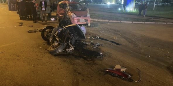 Двое человек погибли в результате столкновения мотоцикла и автомобиля в Якутске