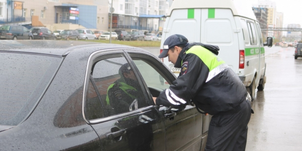 «Дорожный пристав» выявляет должников на улицах Якутска