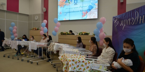 Девять малышей родились в День города Якутска