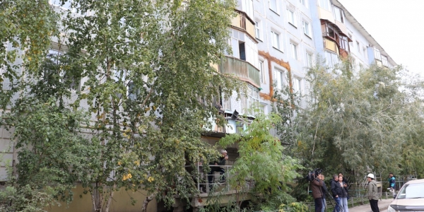 Министр ЖКХ и энергетики Якутии проверил проведение капремонта домов в Якутске