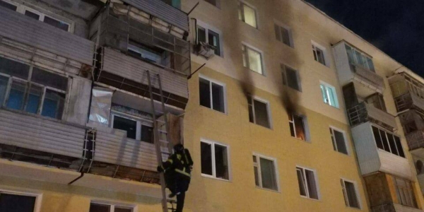 Огнеборцы спасли от пожара жилой дом в Якутске