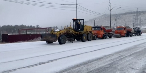 Коммунальная техника вышла на уборку снега в Якутске