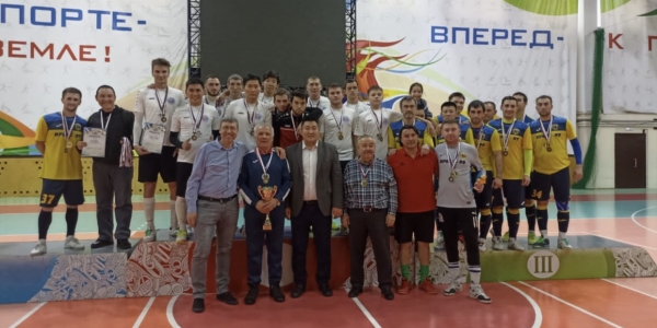 В Якутске наградили победителей и призеров Кубка главы города по мини-футболу