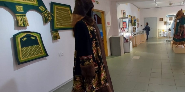 Российскому этнографическому музею передали уникальный экспонат из Якутии