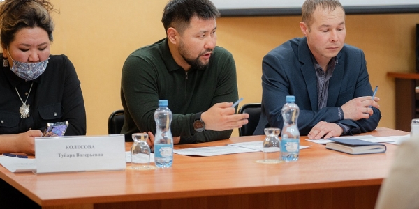 Семьи участников СВО в Мархе встретились с Евгением Григорьевым