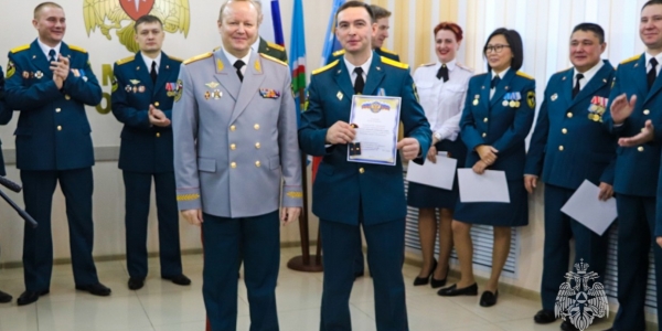 В Якутии поздравили специалистов МЧС России с Днем спасателя