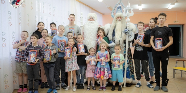 В детские и медицинские учреждения Якутска переданы новогодние подарки от мэрии
