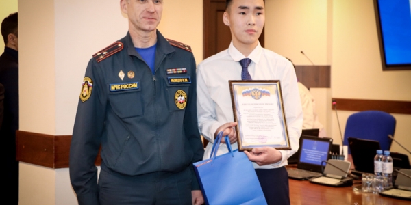 За проявленную мужественность наградили детей-героев в Якутске