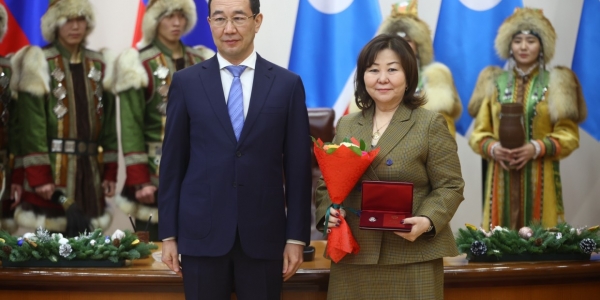 Глава Якутии Айсен Николаев вручил государственные награды выдающимся якутянам
