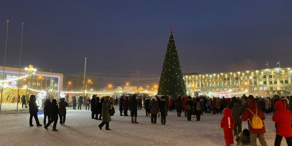 Первые новогодние елки зажглись в Якутске