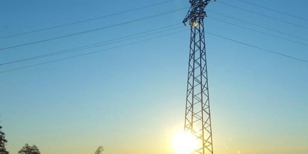 Якутянам напомнили о правилах энергобезопасности: «Удар током можно получить даже в нескольких метрах от оборванного провода»