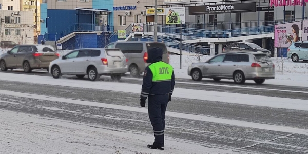 Инспекторы ГИБДД выявили факт подделки водительского удостоверения в Якутске