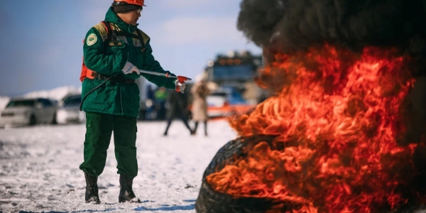 В Якутске прошли учения по тушению лесных пожаров