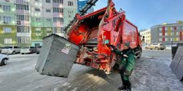 «Якутскэкосети» не может вывезти мусор - мусоровозы застревают в снегу