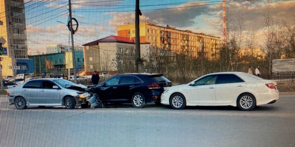 Пьяный водитель устроил лобовое столкновение на улице Лермонтова в Якутске