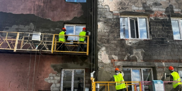 В Якутске ведутся ремонтно-восстановительные работы в доме у «Илин Энэр»