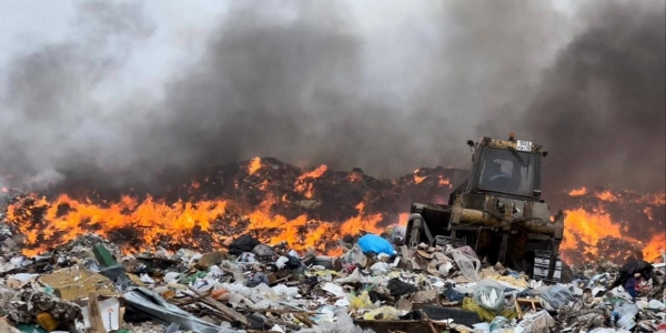 Ликвидирован пожар на мусорном полигоне Якутска