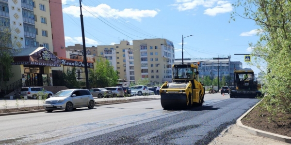 На проспекте Ленина города Якутска вновь ремонтируют асфальтовое покрытие